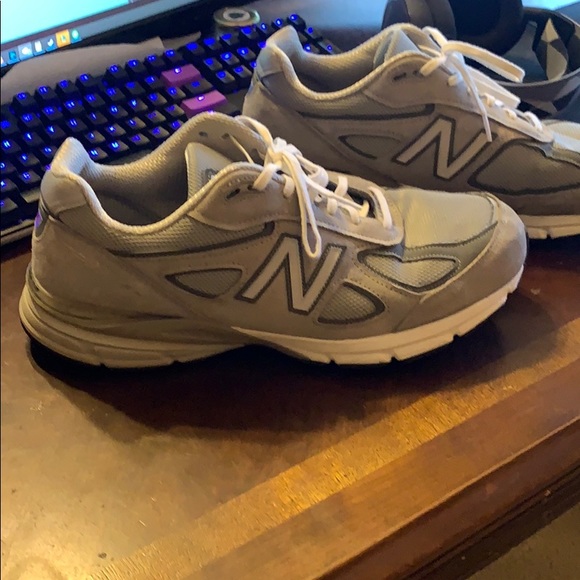New Balance 990 v4 - Picture 1 of 8